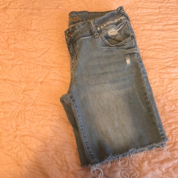 Bermuda Shorts - Picture 3 of 4